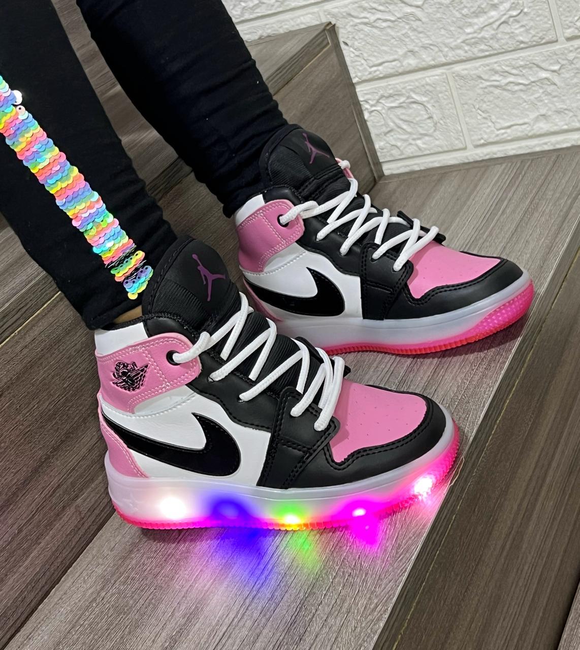 Botas Nike Retro Niña con Luces Cosidas