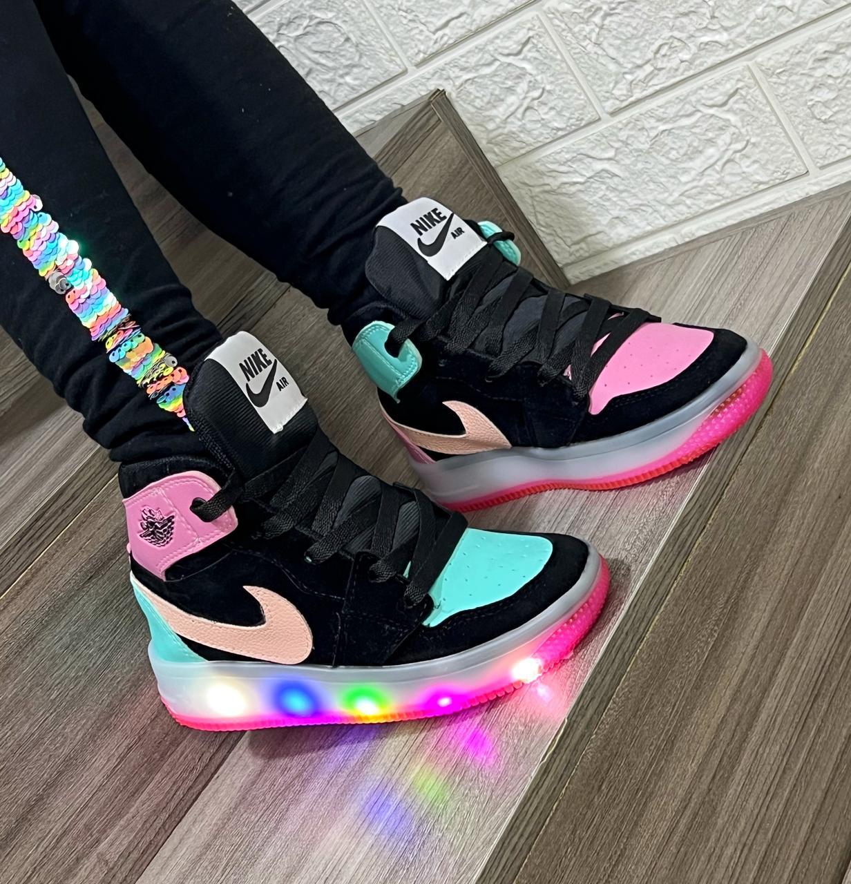 Botas Nike Retro Niña con Luces Cosidas